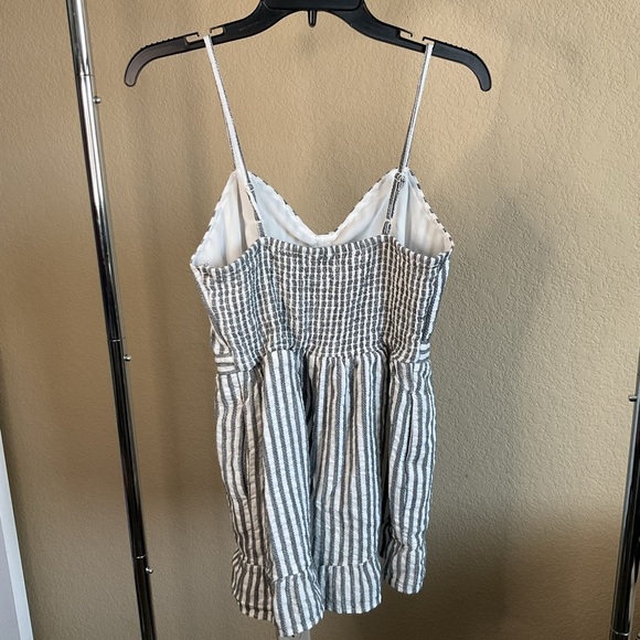 American Eagle Womens Smocked Back Striped Romper‎ Shorts Jumpsuit Size Small - Picture 2 of 6